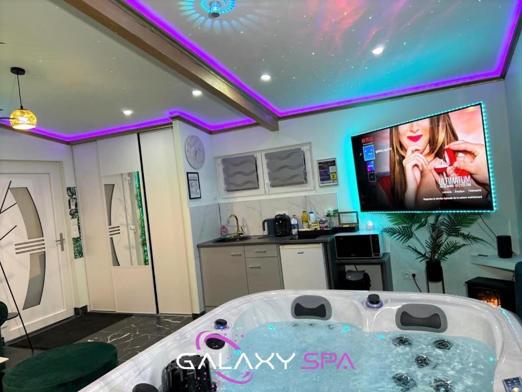Galaxy Spa - Suite Jupiter Jacuzzi Privatif Champigneulles Extérieur photo